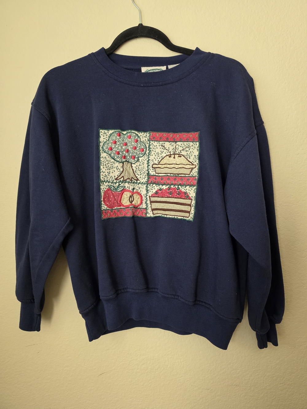 Navy Graphic Pullover Sweatshirt with Vintage Apple Patchwork Design Small